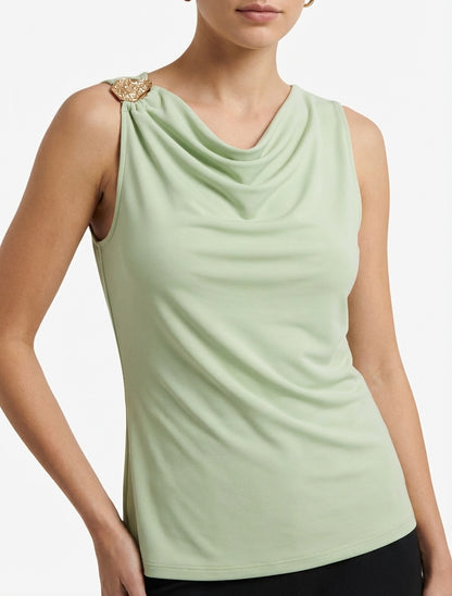 Top sin mangas con joya texturizada - Verde almendra