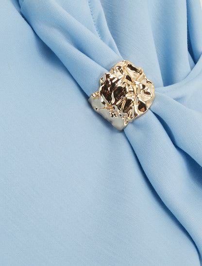 Top sans manches à col bénitier et bijou - Bleu ciel - 3