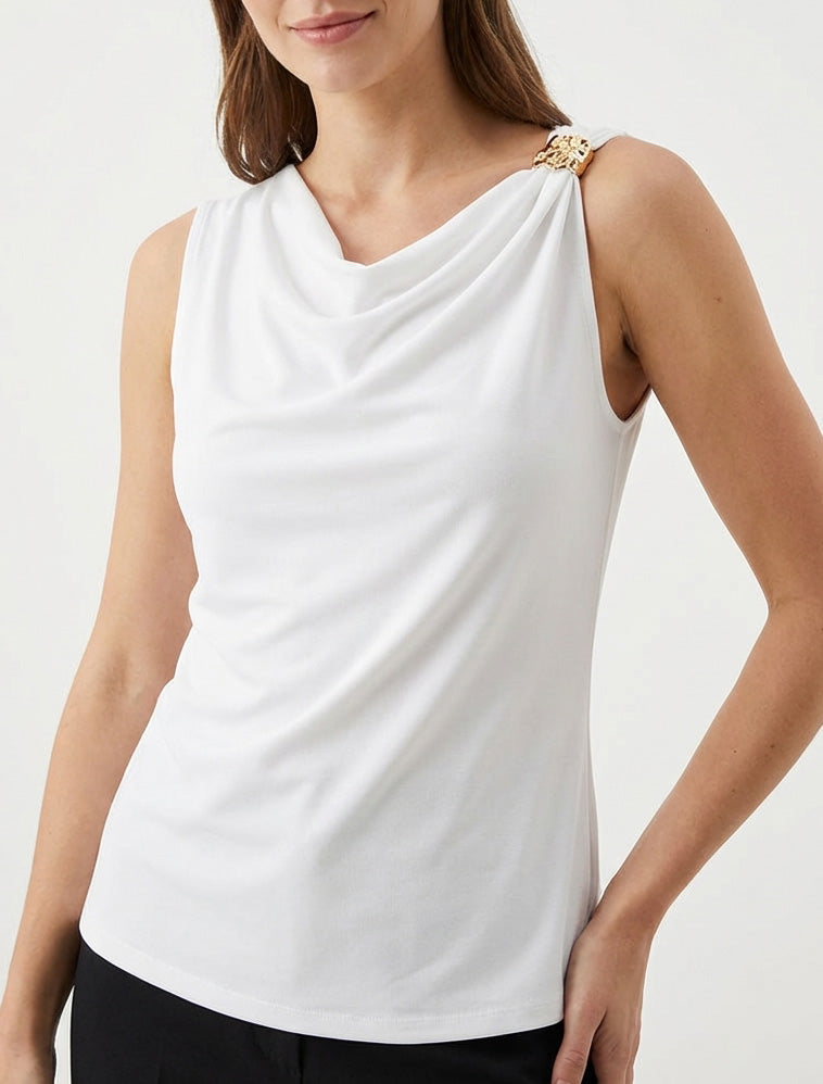 Top sin mangas con cuello drapeado y joya - Blanco