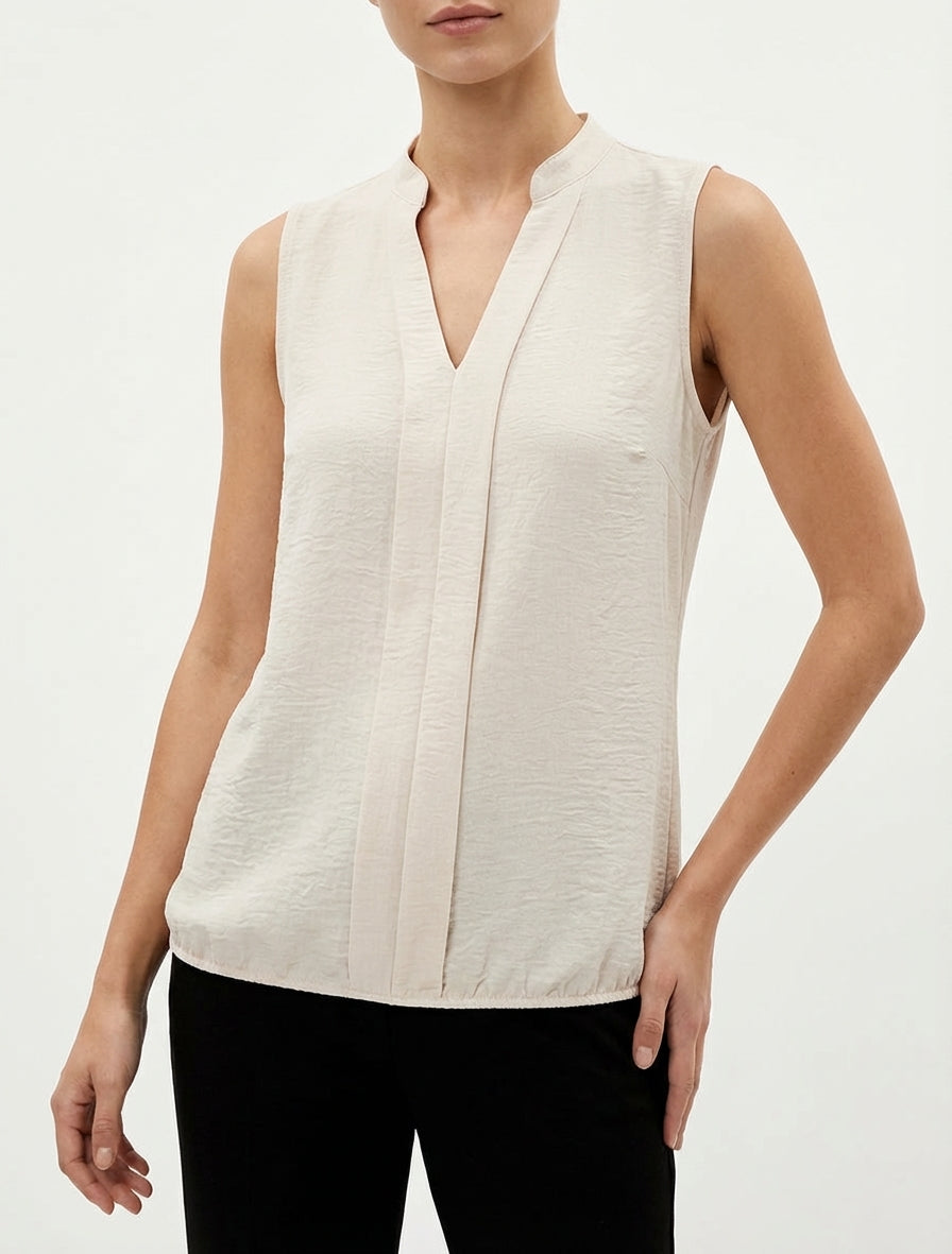 Top liso con cuello en V - Beis