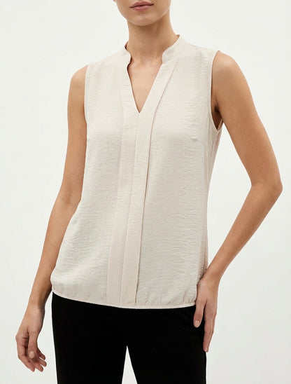 Top liso con cuello en V - Beis