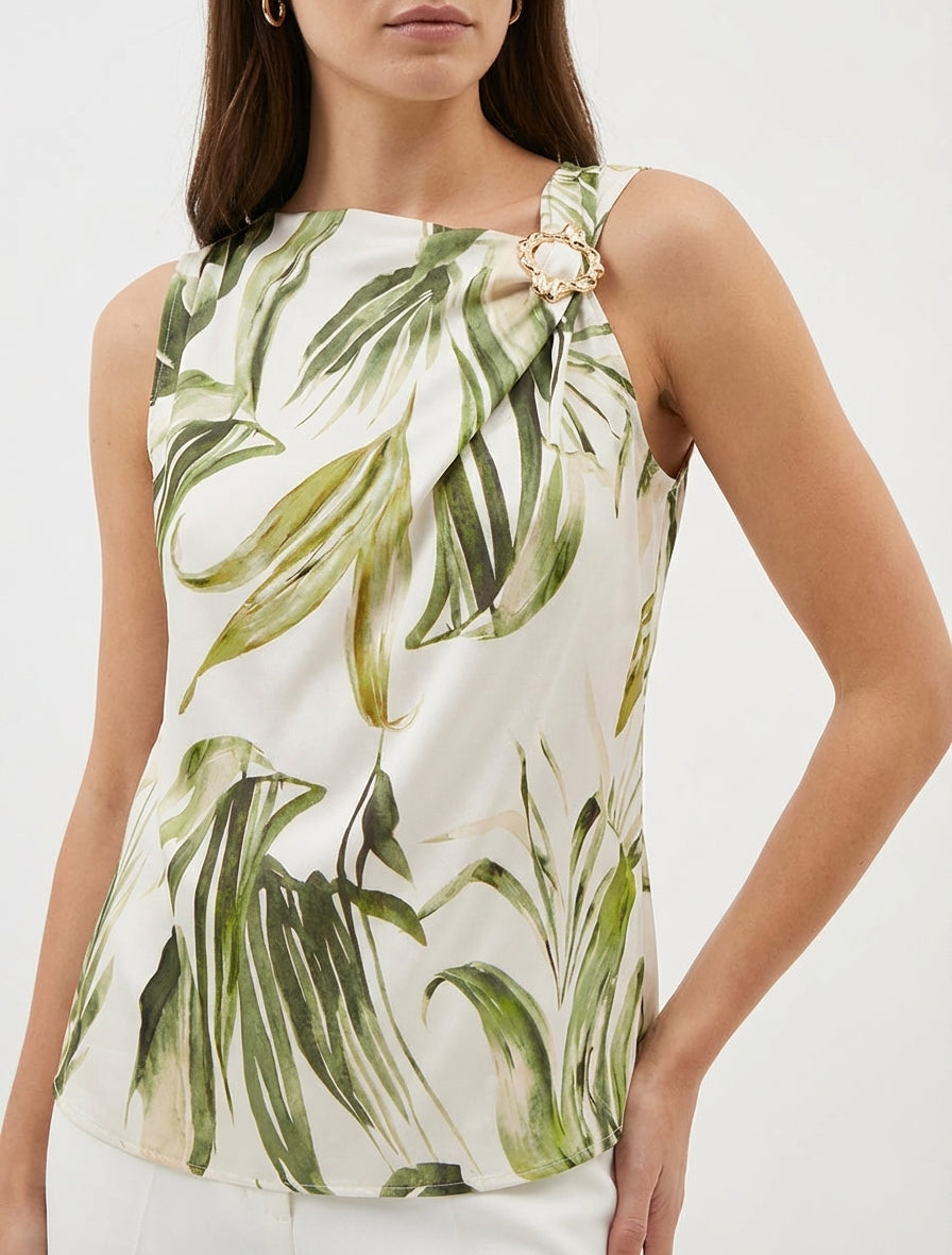 Top satinado con estampado de hojas y tirante con joya - Caqui