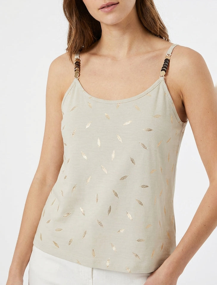 Camiseta de tirantes con joyas e impresión de plumas. - Beis
