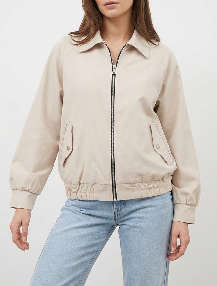 Chaqueta holgada con cremallera y bordes elásticos. - Beis