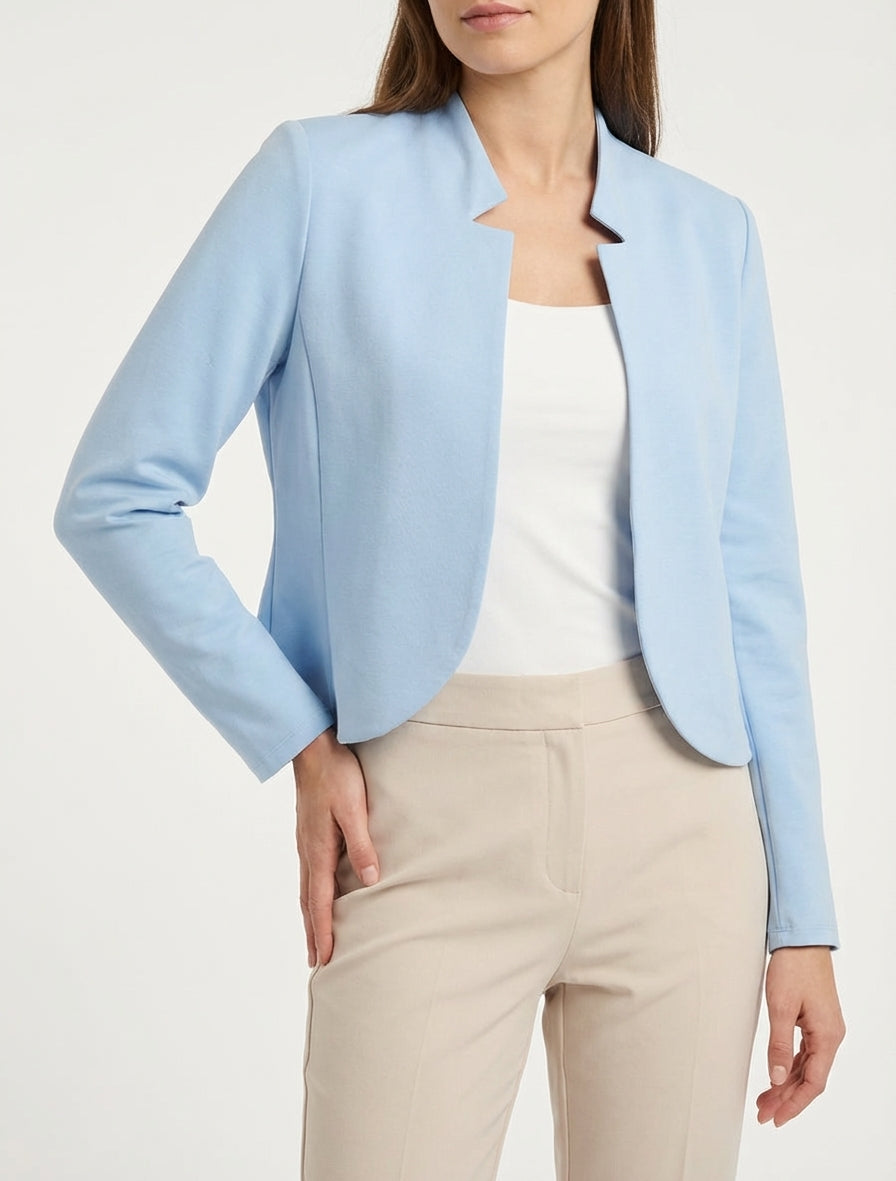 Chaqueta corta con cuello con muesca. - Azul cielo