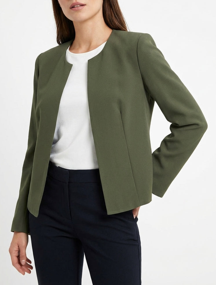 Chaqueta recta con cuello redondo y hombreras. - Caqui