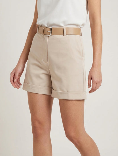 Short de una pieza con dobladillo y cinturón - Beis