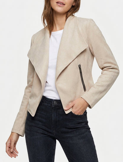 Chaqueta de ante con bolsillos decorativos con cremallera. - Beis