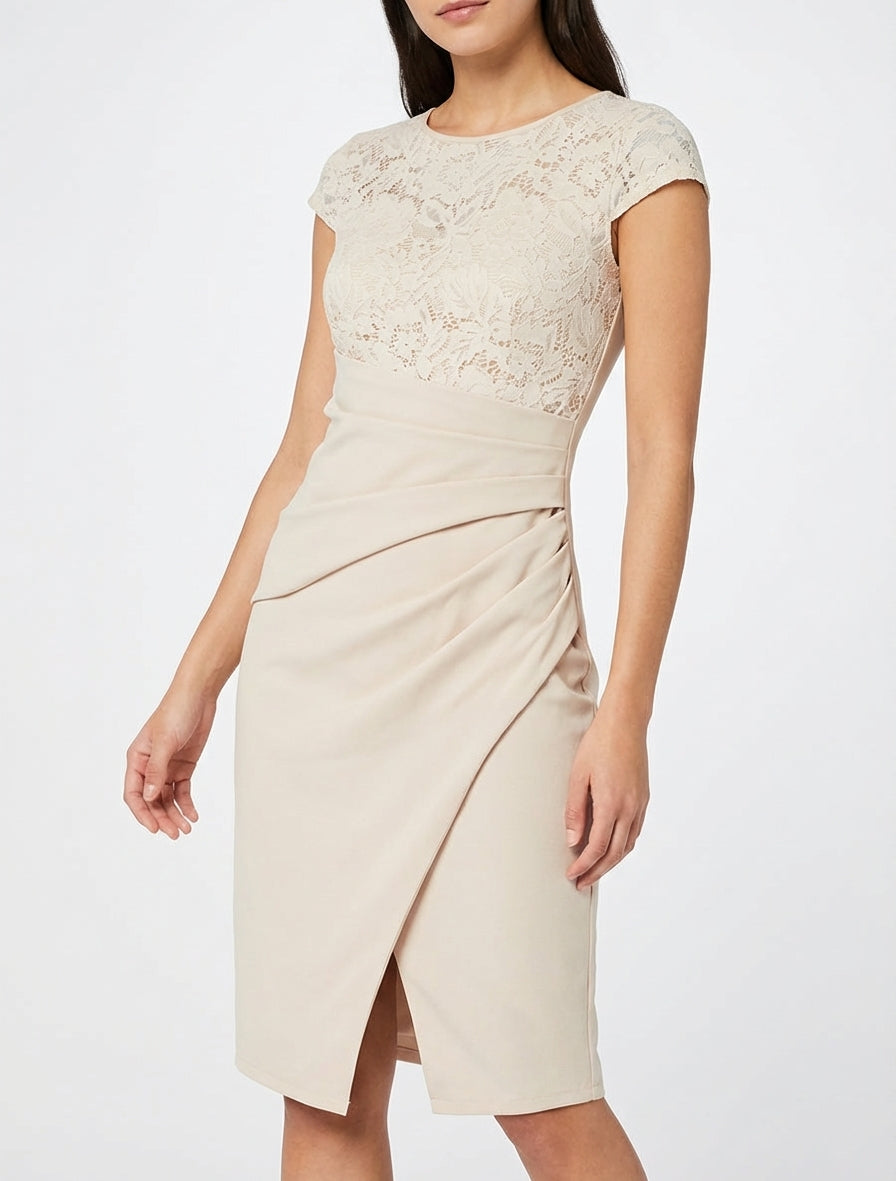 Vestido ajustado de encaje y drapeado - Beis