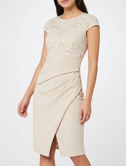 Vestido ajustado de encaje y drapeado - Beis