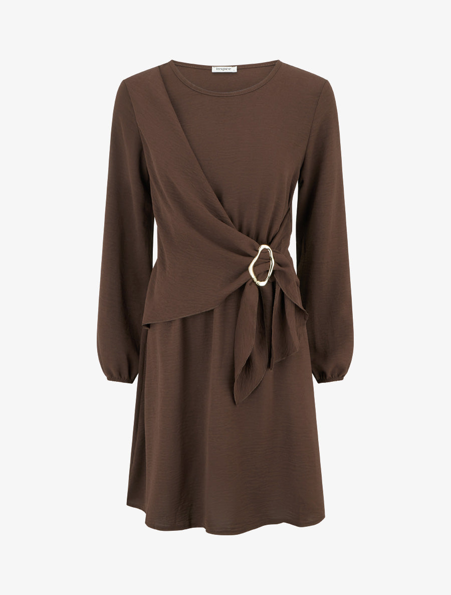 Robe évasée manches longues à pan drapé et bijou - Marron - 1