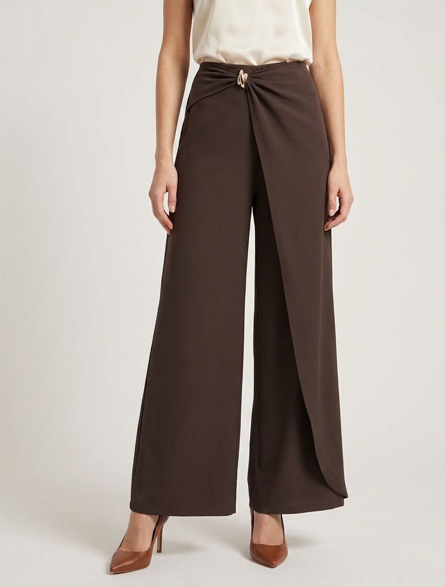 Pantalón holgado con panel y joya metálica - Marrón
