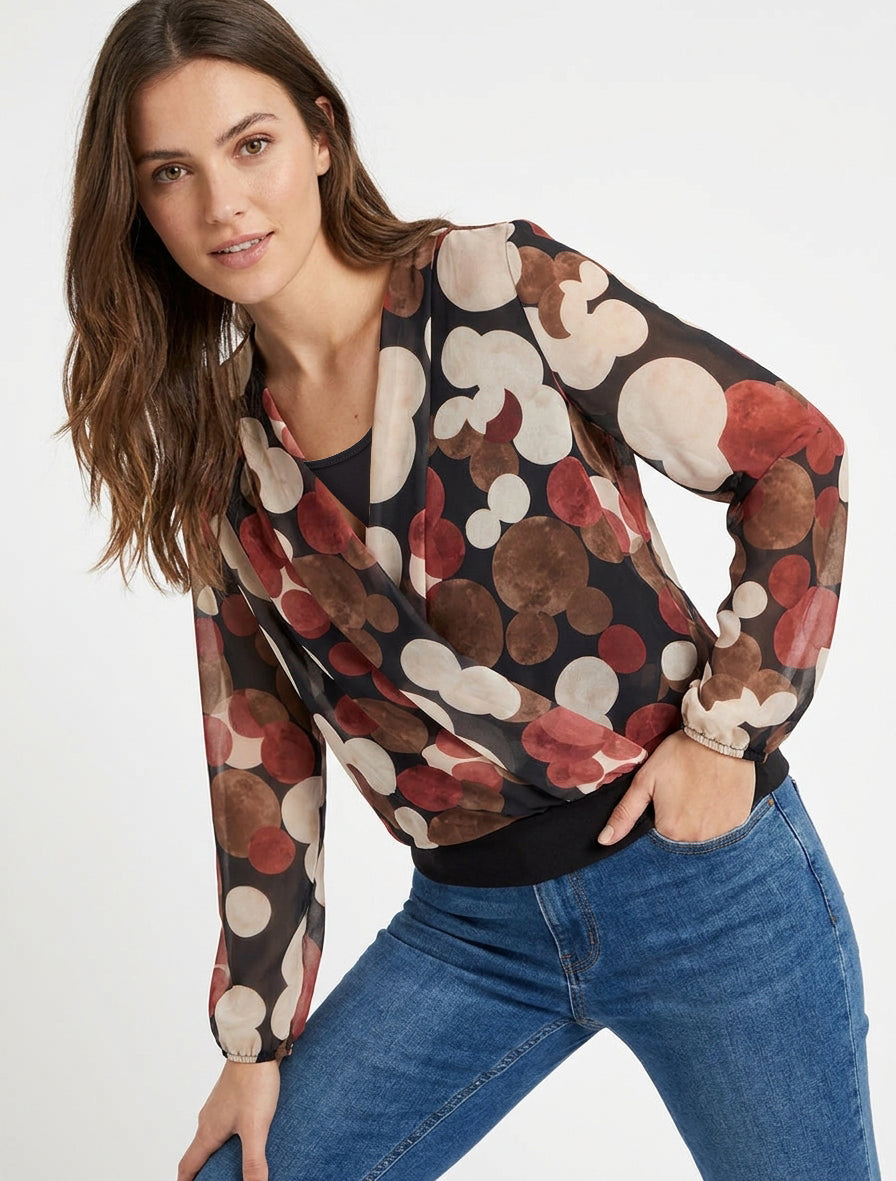 Top derecho estampado con círculos gráficos y cuello cruzado - Negro