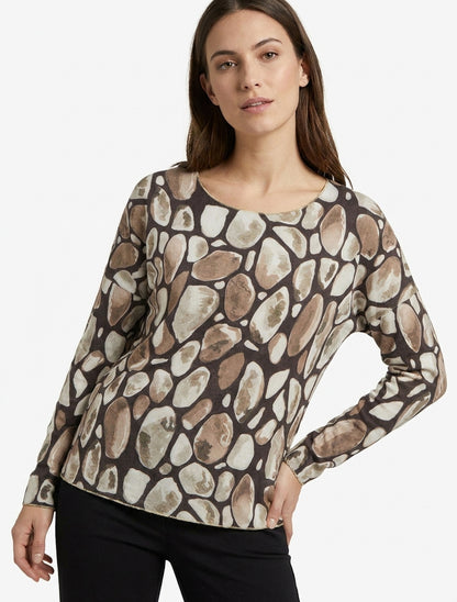 Suéter fino con cuello redondo y estampado de guijarros. - Marrón