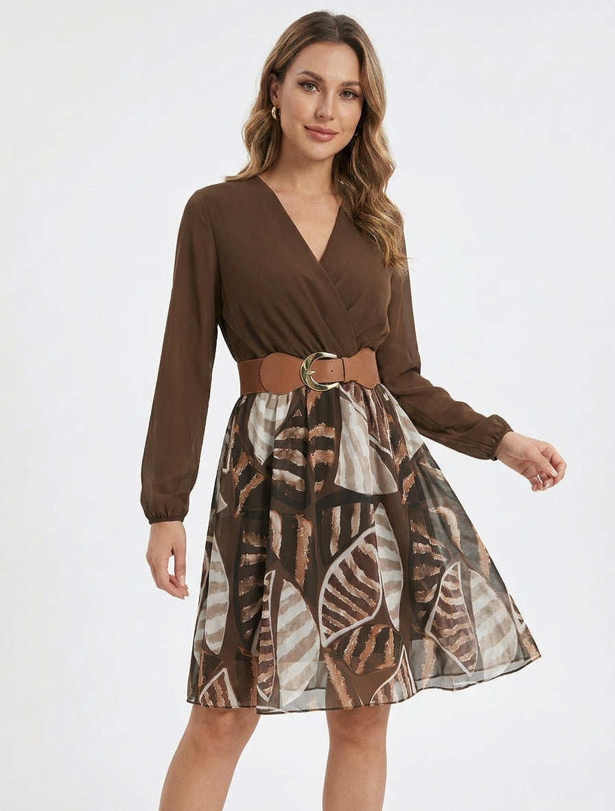 Vestido evasé con estampado de hojas abstractas - Marrón