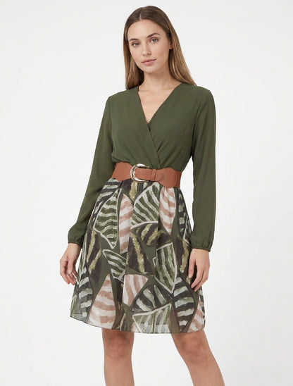 Vestido evasé con estampado de hojas abstractas - Caqui