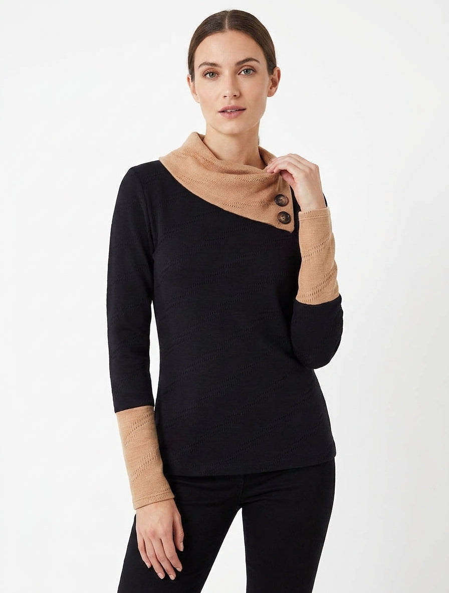 Jersey texturizado con cuello de fantasía abotonado. - Negro