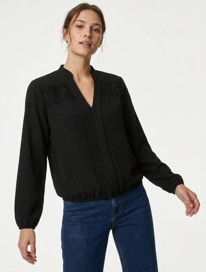 Top de bola con cuello en V y encaje - Negro