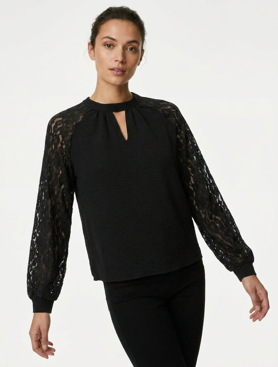 Top con mangas raglán de encaje y cuello calado - Negro