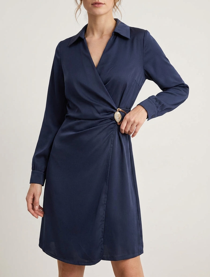 Vestido cruzado de satén con mangas largas y joya - Marine