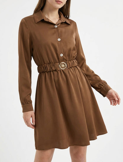 Vestido satinado estilo camisa con mangas largas - Camello