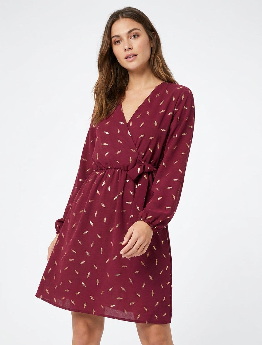 Vestido elástico con plumas irisadas - Color vino