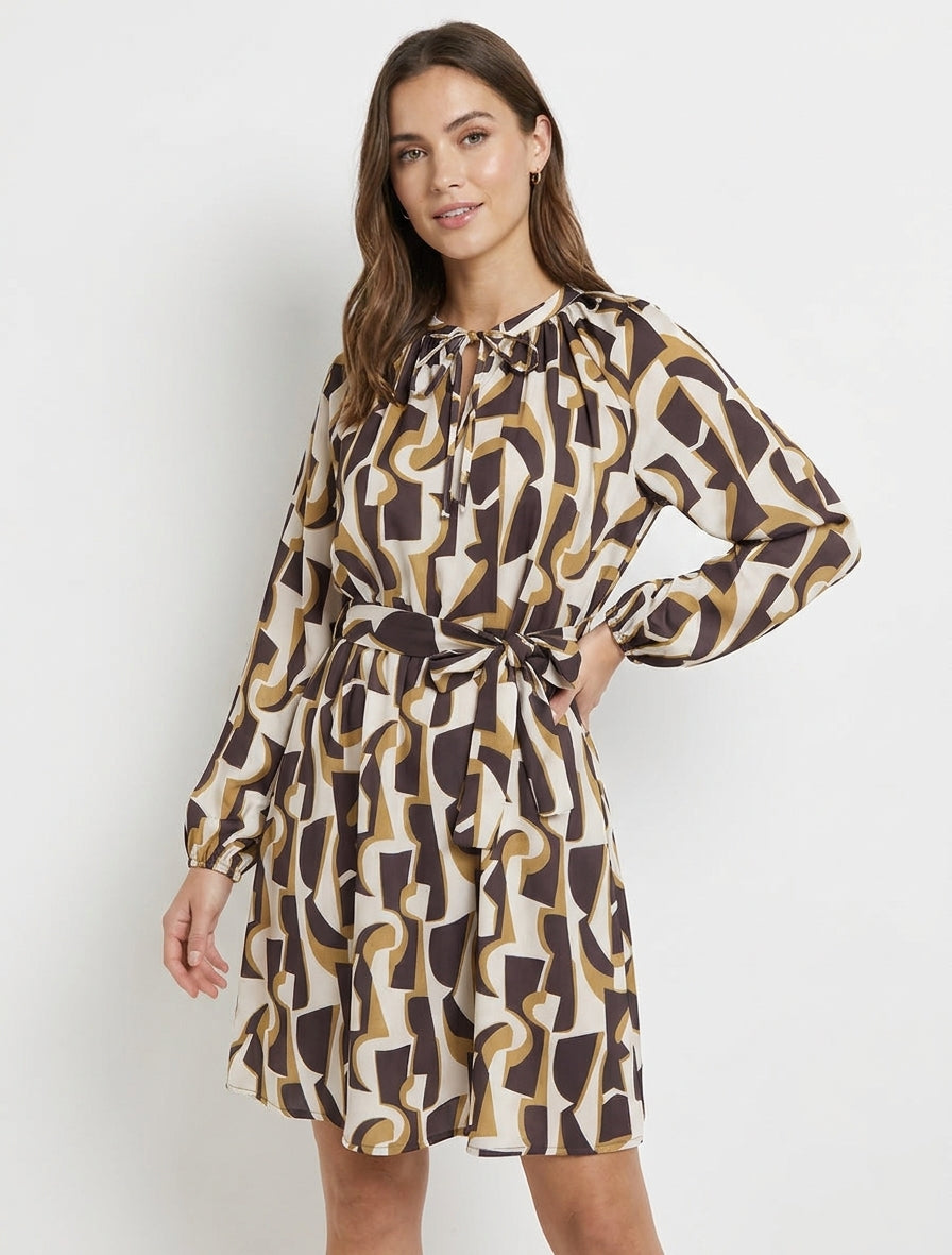 Vestido satinado de manga larga con estampado gráfico - Marrón