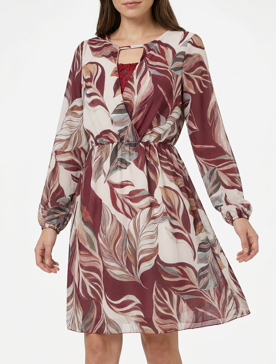 Vestido evasé con estampado de hojas estilizadas - Color vino