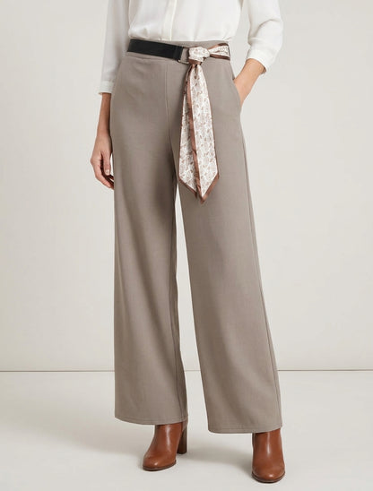 Pantalón ancho de talle alto con cinturón estilo pañuelo. - Topo