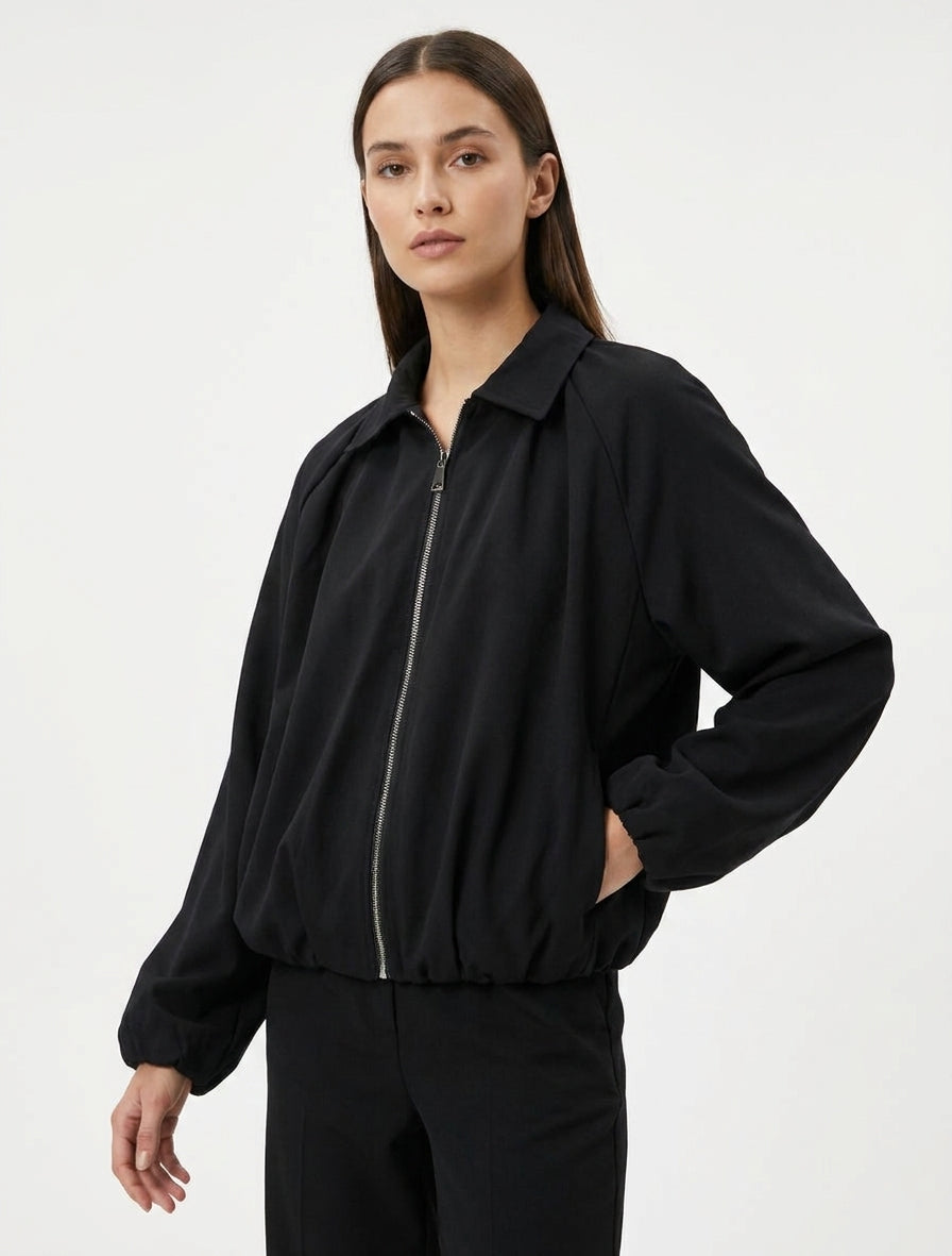 Bomber con bordes elásticos. - Negro