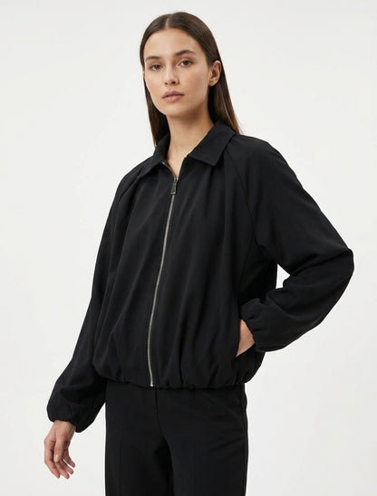 Bomber con bordes elásticos. - Negro