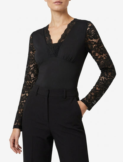 Body de manga larga y cuello de encaje. - Negro
