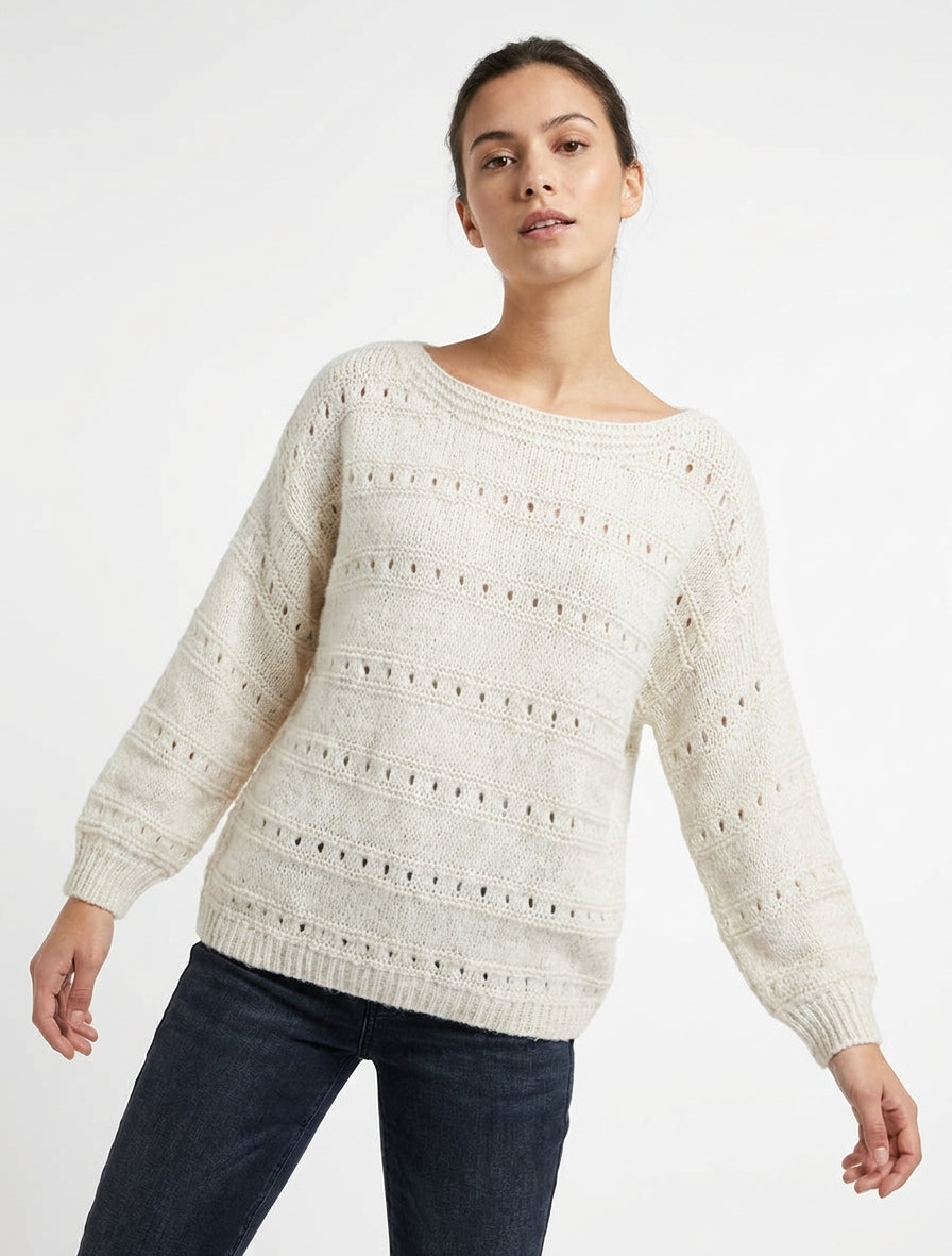 Jersey holgado con cuello barco en punto fantasía. - Crudo