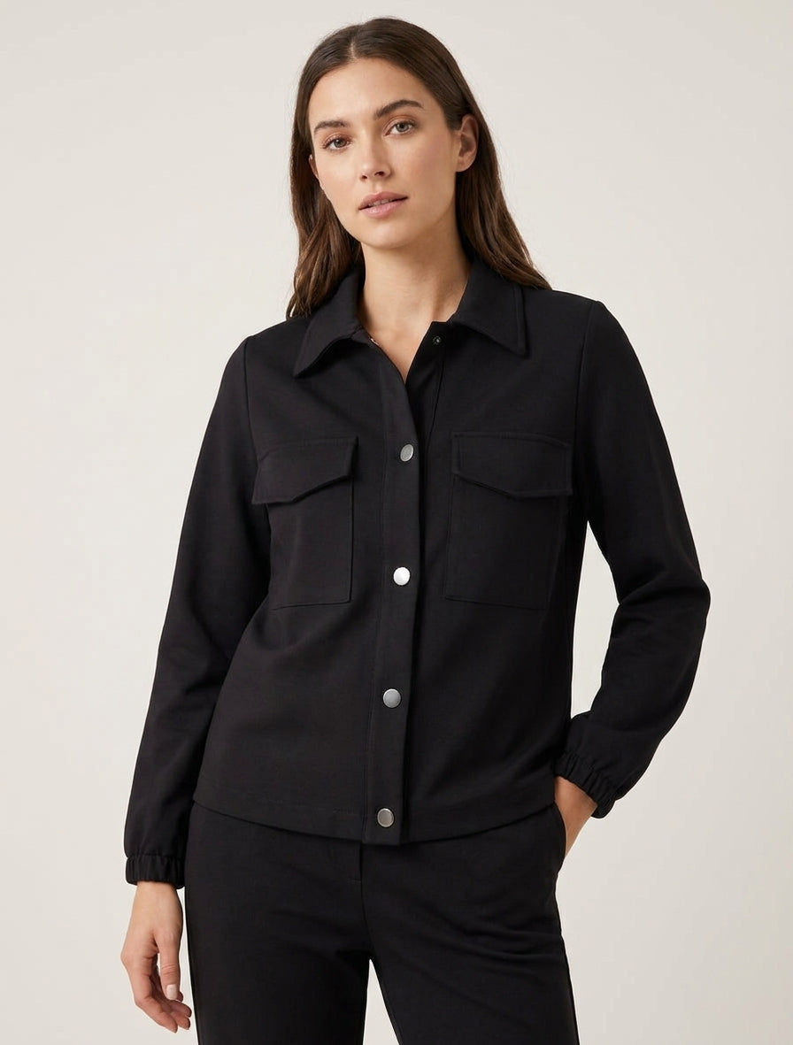 Chaqueta lisa con puños elásticos. - Negro