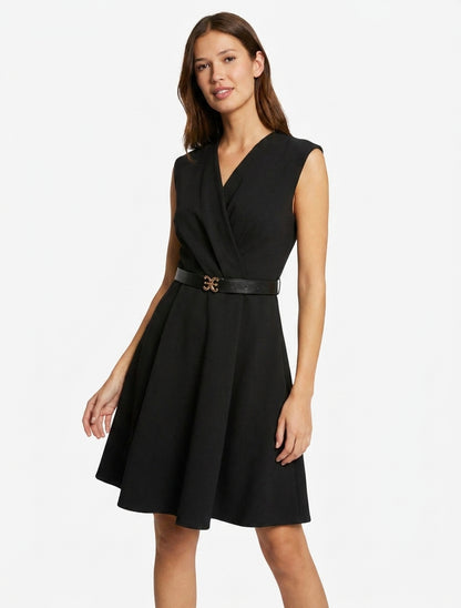 Vestido skater sin mangas con cuello cruzado - Negro