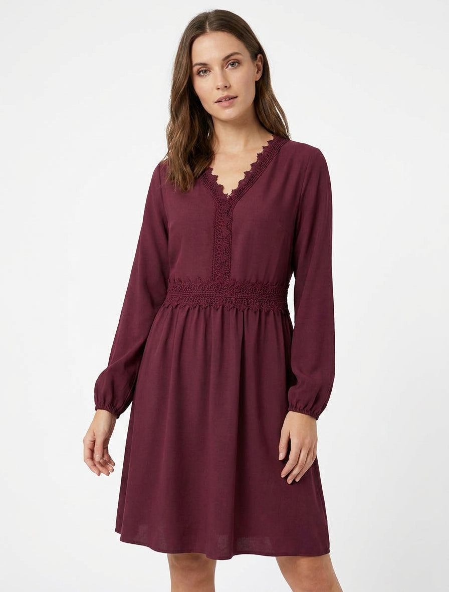 Vestido acampanado liso con mangas largas y encaje - Color vino