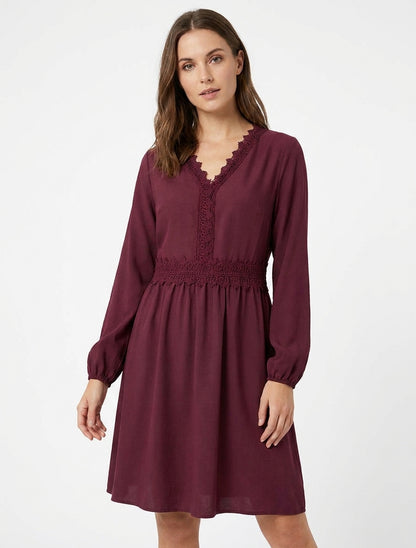 Vestido acampanado liso con mangas largas y encaje - Color vino