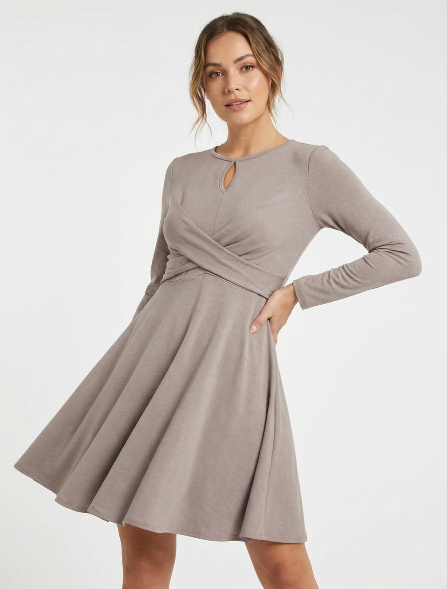 Vestido skater con efecto cruzado en la cintura - Topo