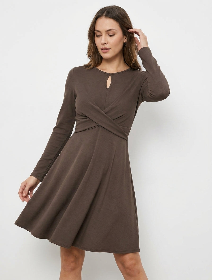 Vestido skater con cintura efecto cruzado - Marrón