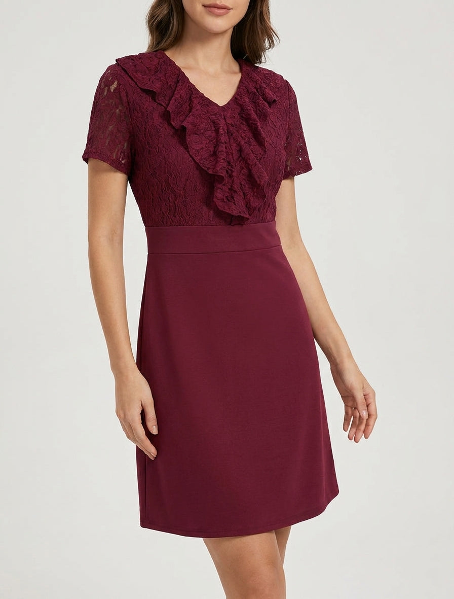 Vestido recto con cuerpo de volantes de encaje - Color vino