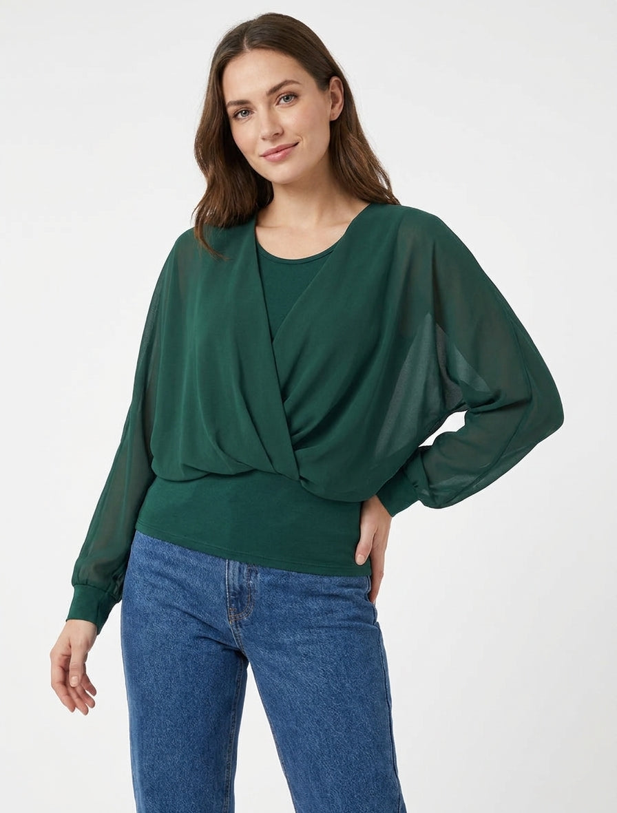 Top con mangas estilo murciélago y paneles cruzados. - Verde oscuro