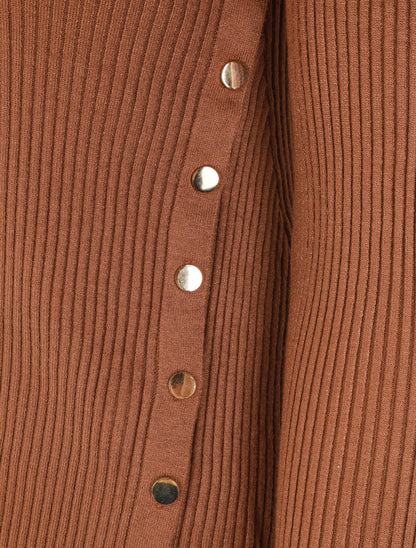 Pull uni côtelé à boutons dorés - Marron - 4