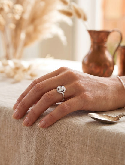 Bague style solitaire incrustée de pierres - Argent - 1