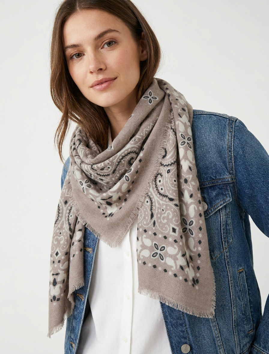 Bufanda rectangular con estampado de bandana - Topo