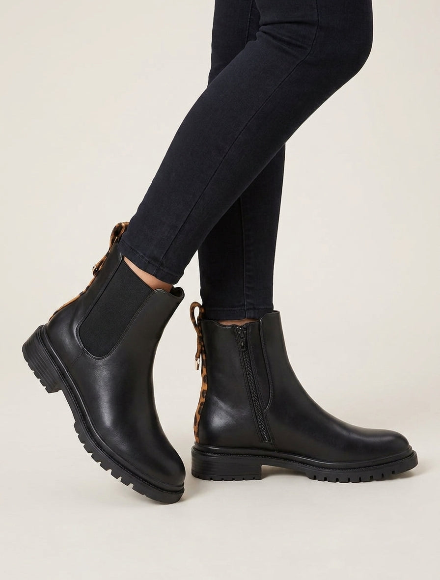 Botines Chelsea con contrafuerte estilizado - Negro/leopardo