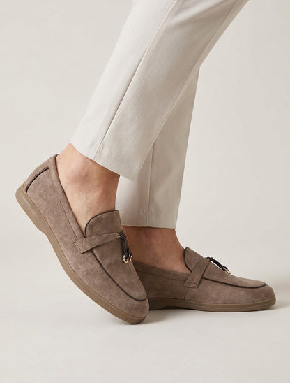 Mocasines de ante con hebilla decorativa - Topo oscuro
