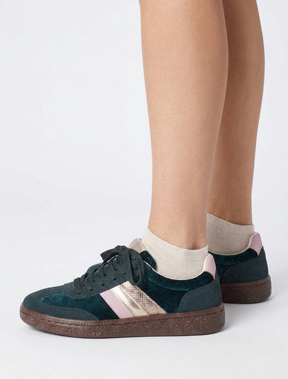 Zapatillas con paneles de terciopelo y suela texturizada. - Verde abeto