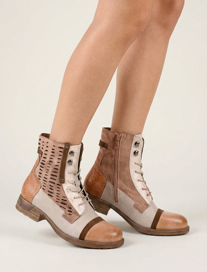 Botines con cordones con perforaciones irisadas y pitón. - Rosa salmón