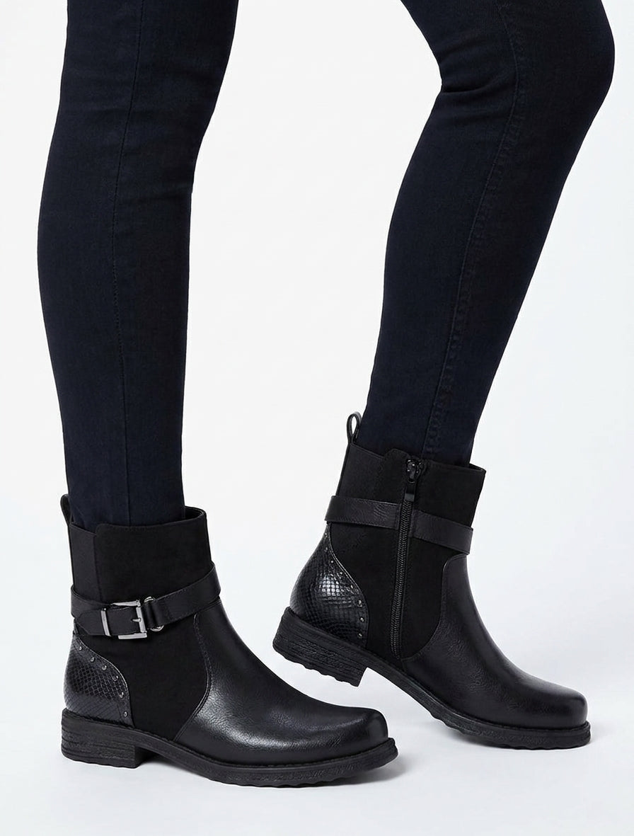 Botines con correa decorativa y pieza de pitón. - Negro