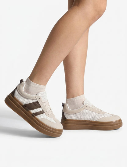Zapatillas con paneles de malla y efecto nobuk. - Beis